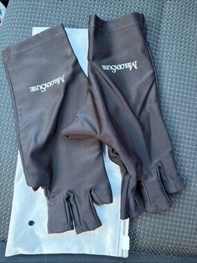 Melody Susie UV gloves for nails